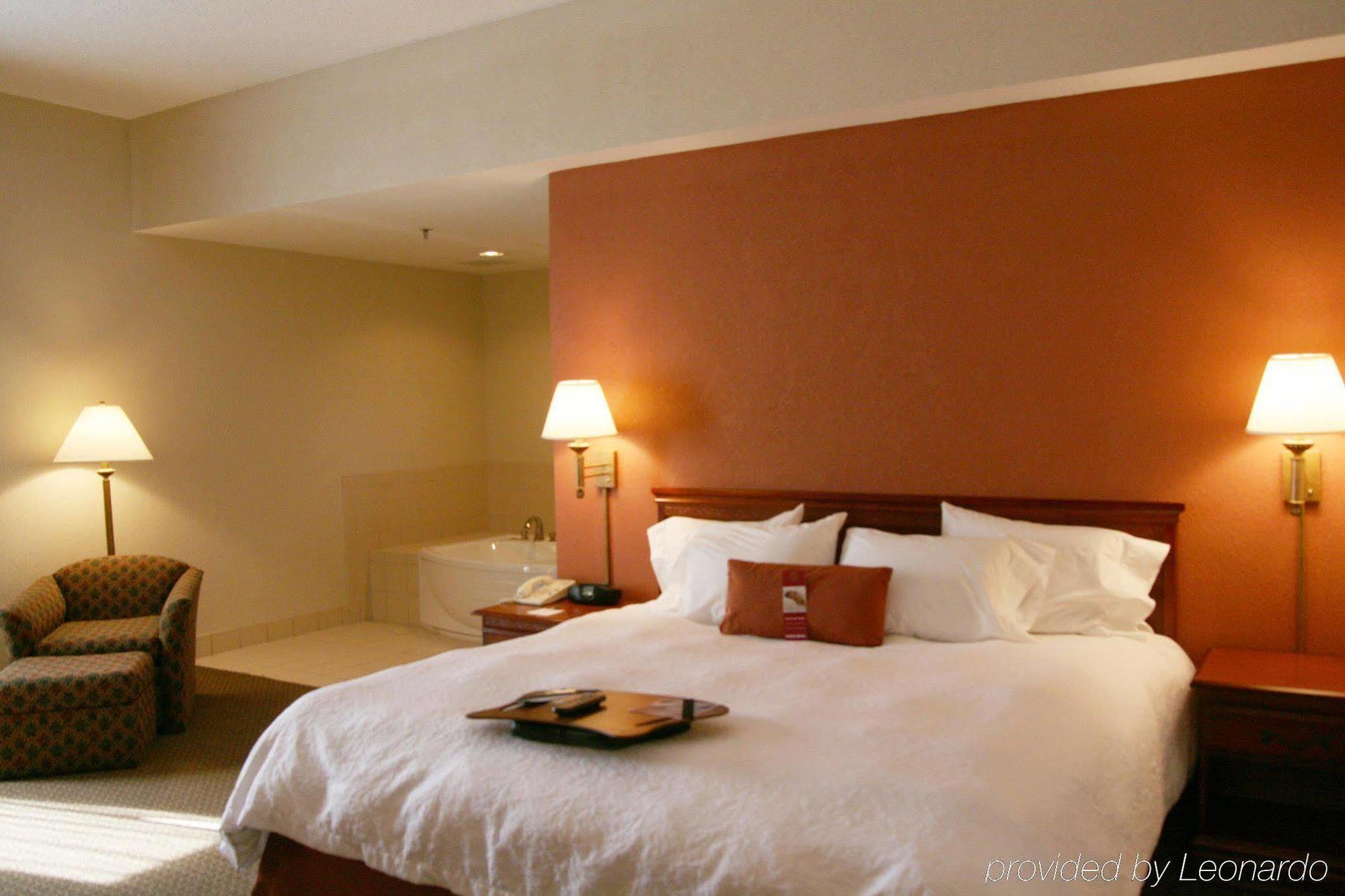 Hampton Inn Сельма Номер фото